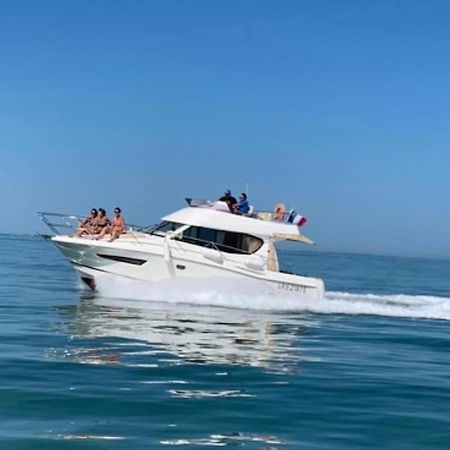 ホテル Bateau Nuit Insolite ラ・ロシェル エクステリア 写真