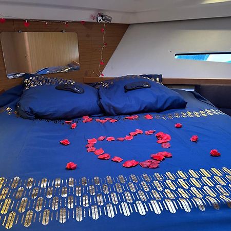 ホテル Bateau Nuit Insolite ラ・ロシェル エクステリア 写真